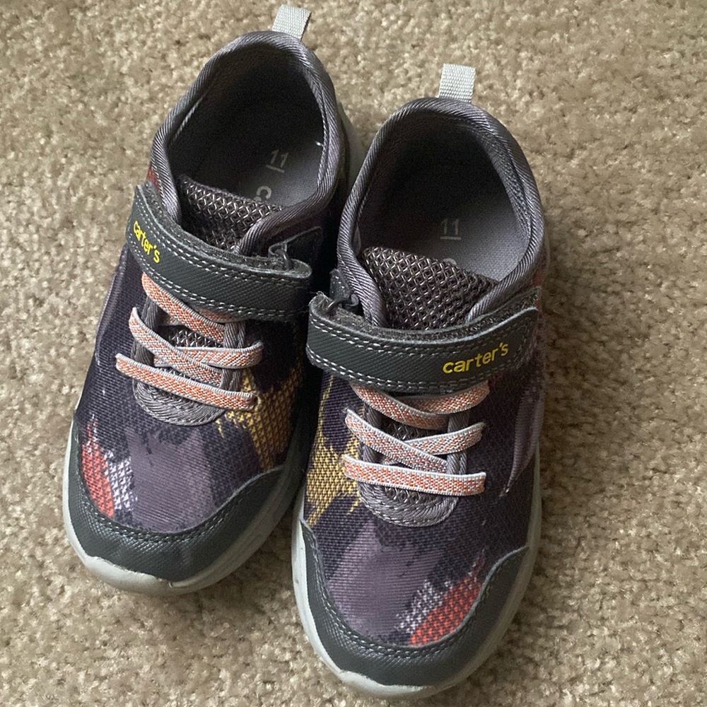 Carter’s dinosaur light up Velcro strap shoes size 11
